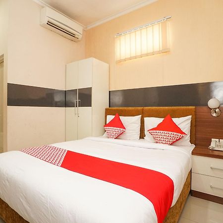 Oyo 450 Semampir Residence Surabaya Buitenkant foto