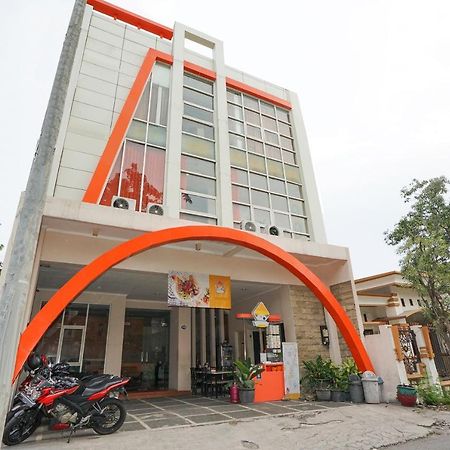Oyo 450 Semampir Residence Surabaya Buitenkant foto