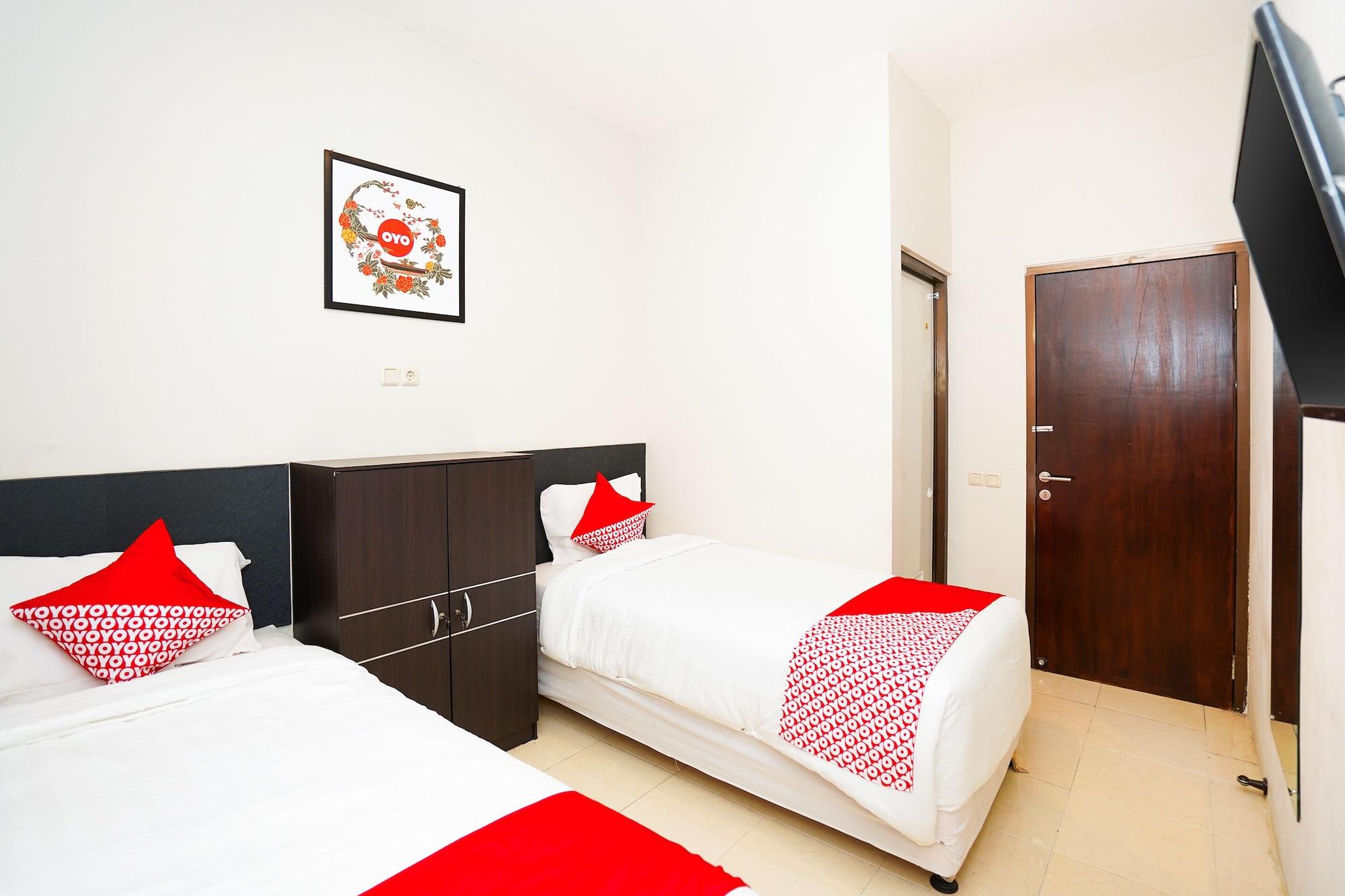 Oyo 450 Semampir Residence Surabaya Buitenkant foto