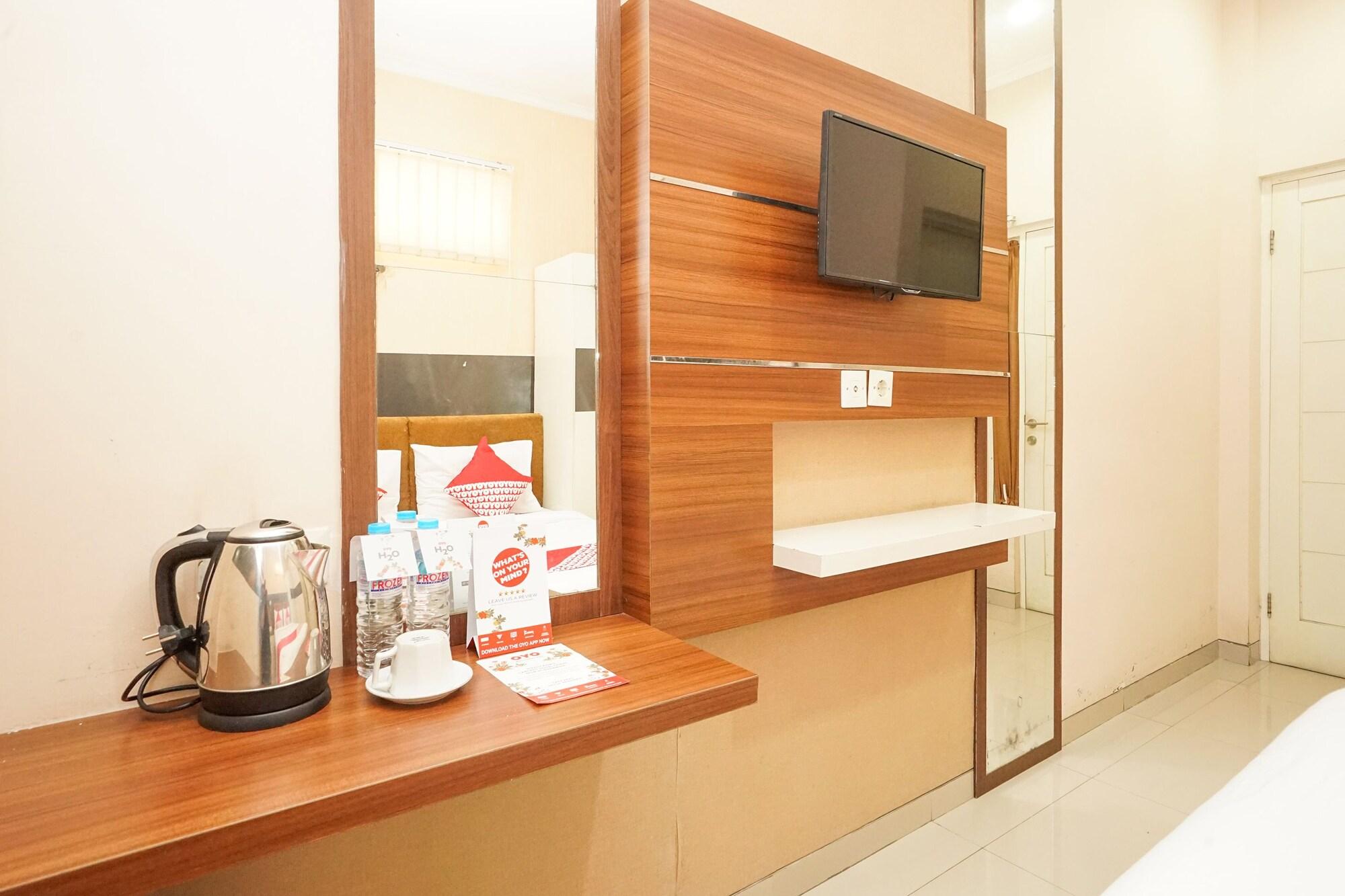 Oyo 450 Semampir Residence Surabaya Buitenkant foto