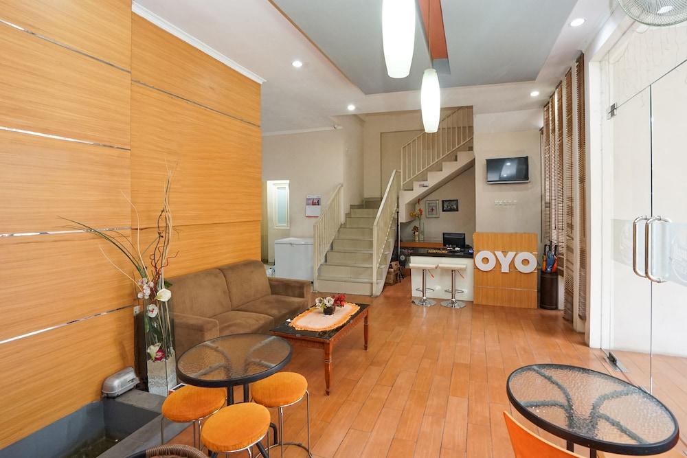 Oyo 450 Semampir Residence Surabaya Buitenkant foto