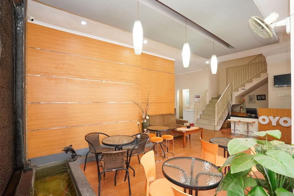 Oyo 450 Semampir Residence Surabaya Buitenkant foto
