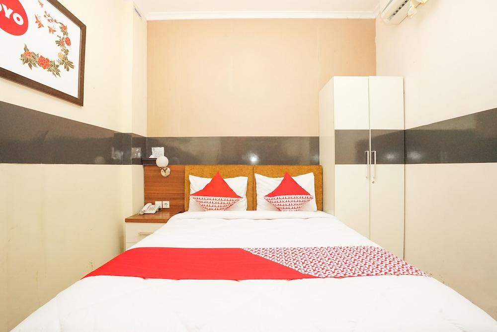 Oyo 450 Semampir Residence Surabaya Buitenkant foto