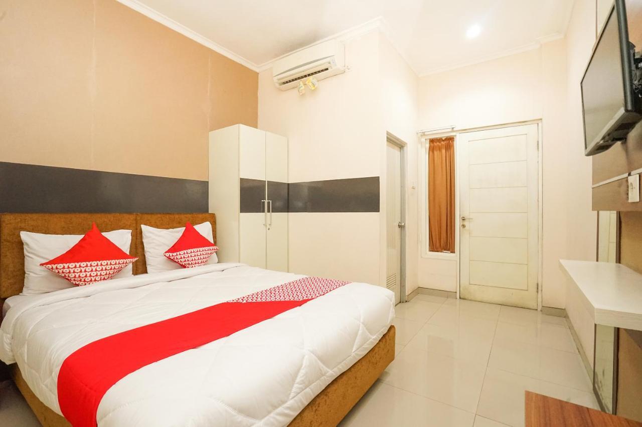 Oyo 450 Semampir Residence Surabaya Buitenkant foto