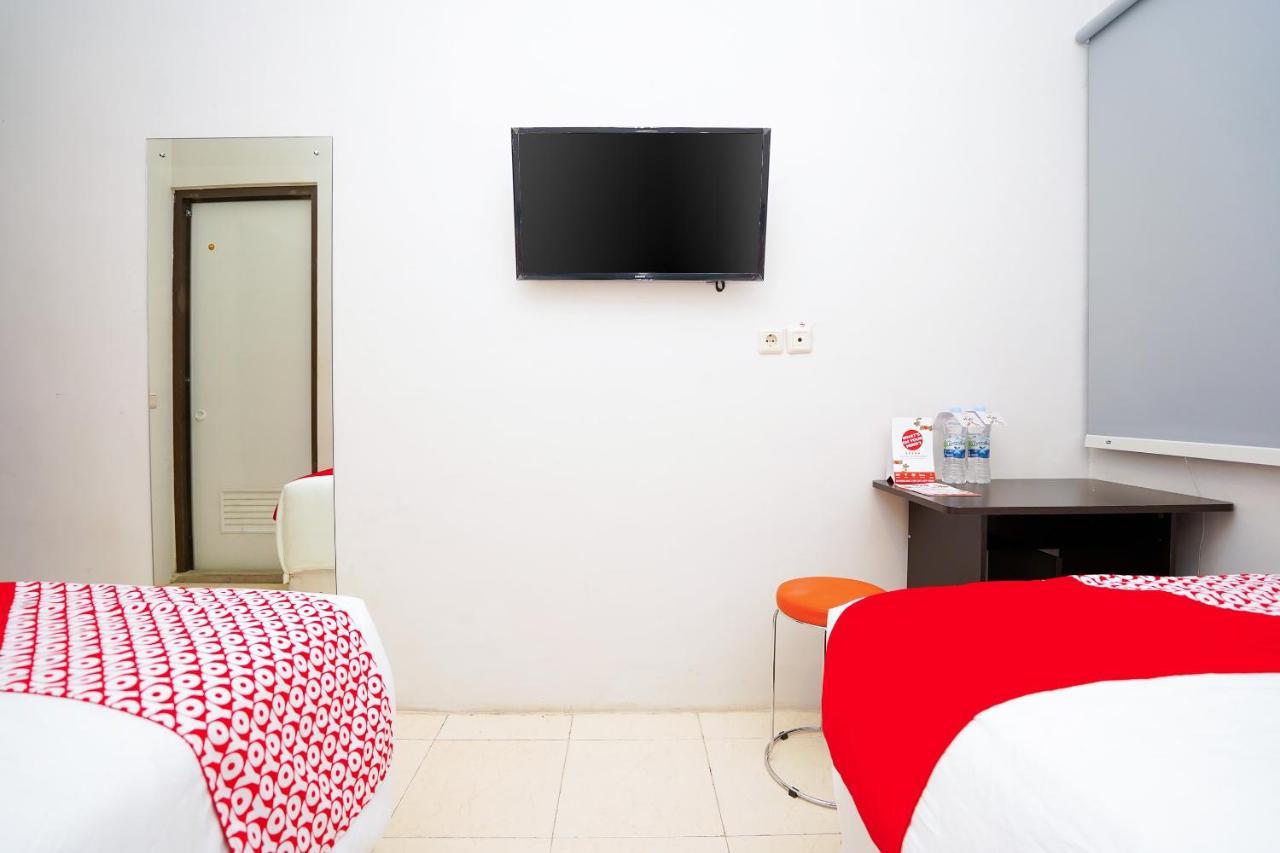 Oyo 450 Semampir Residence Surabaya Buitenkant foto